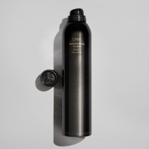 Oribe Superfine Strong Hair Spray Matu izsmidzināšana