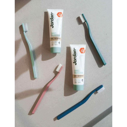 Jordan Green Clean Caries Protection Toothpaste Dantų pasta  75ml